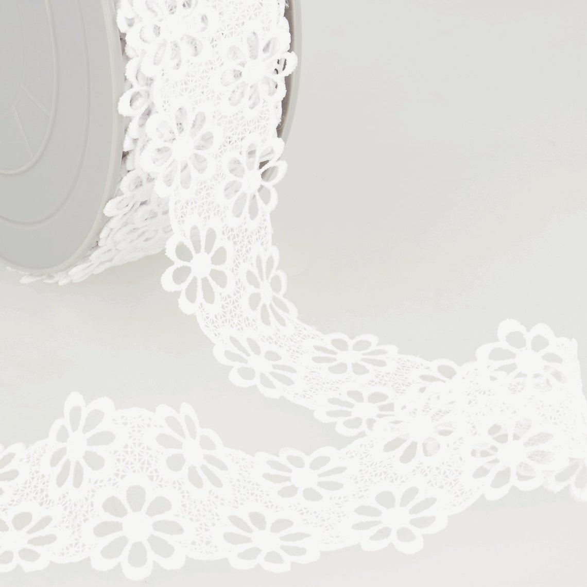 White Guipure Lace - Floral Delicate Design 40mm - Excellent